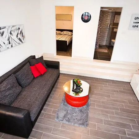 Apartment Silver Tree *