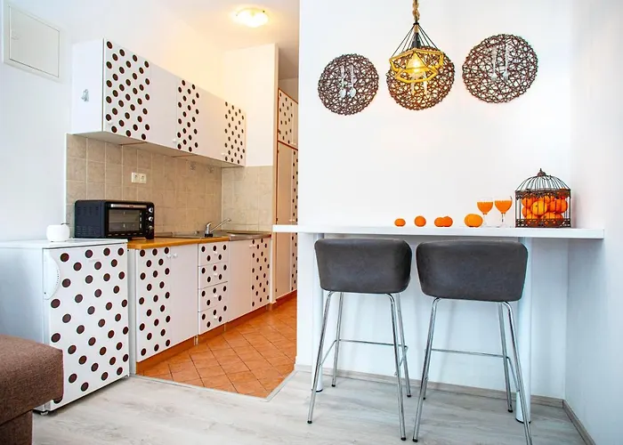 Silver Tree Apartment *